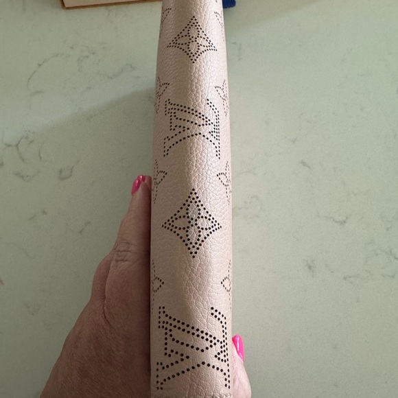 Like New Louis Vuitton Zippy Wallet - Picture 11 of 11